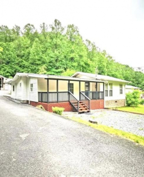 Modern Style, Arcade, Fire Pit, Pet Friendly